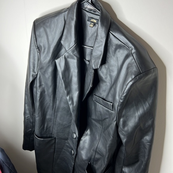 Leather jacket - Picture 7 of 7